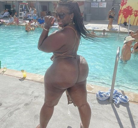 MeshasMedusa topless onlyfans