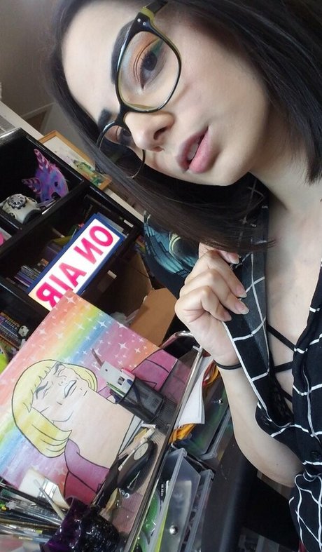 GlitchBun topless onlyfans