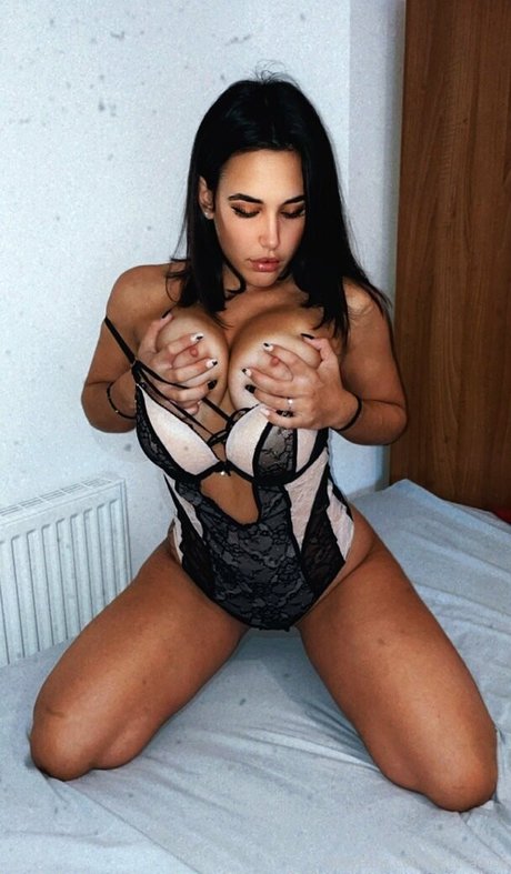 Dafni Kouneli onlyfans leaks naked