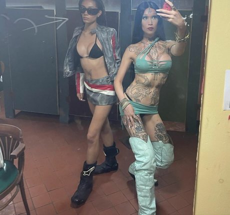 tightcorsetloosemorals onlyfans leak ass