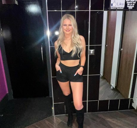 Lilly Sue McFadden onlyfans nide