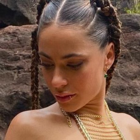 Martina Stoessel onlyfans nide