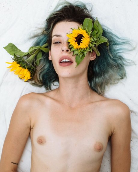 Carly Foulkes nude only fans leaks