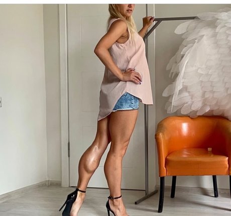Gloria Legs naked on onlyfans