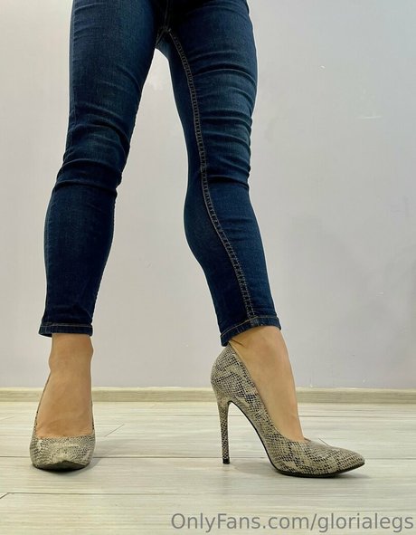 Gloria Legs nude onlyfans leaks