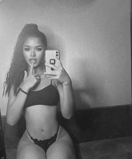 LittleSassha onlyfans leaked nudes