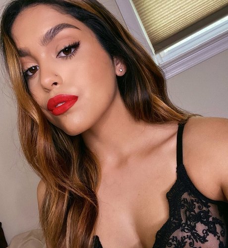 Henna Sharee onlyfans star