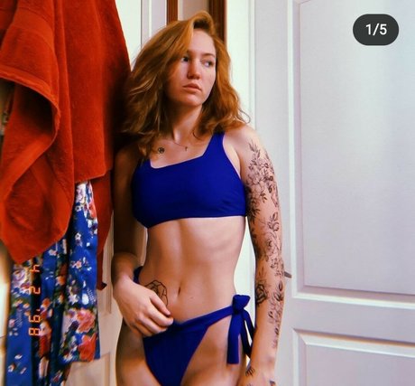 youronlyabsinthe nude onlyfans leak