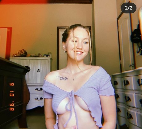 youronlyabsinthe strip onlyfans