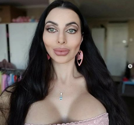 Angelina Bellucci nudes only fans