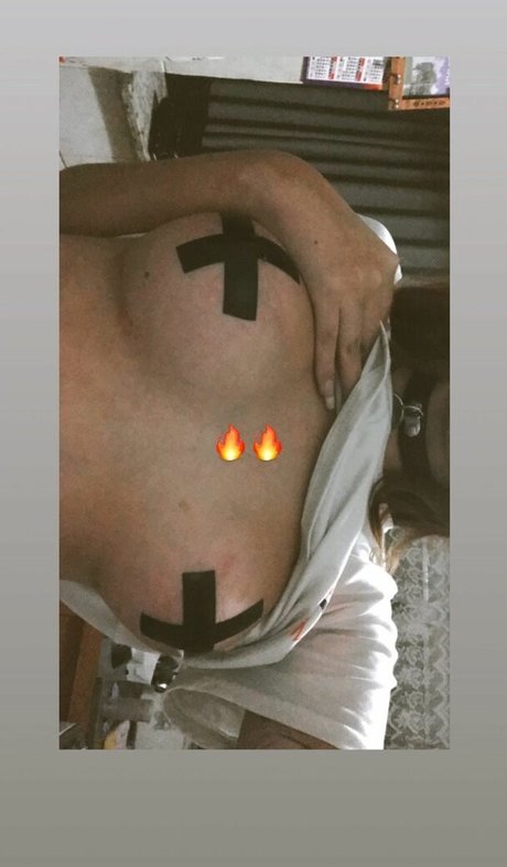 Nicky Oberlin onlyfans leaked tits