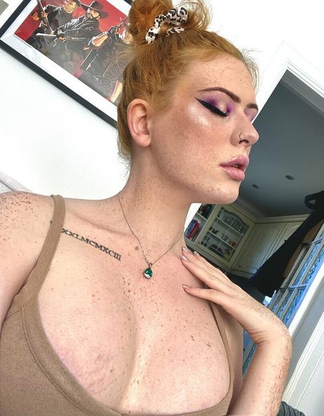 Rogue Robinson onlyfans leaked tits