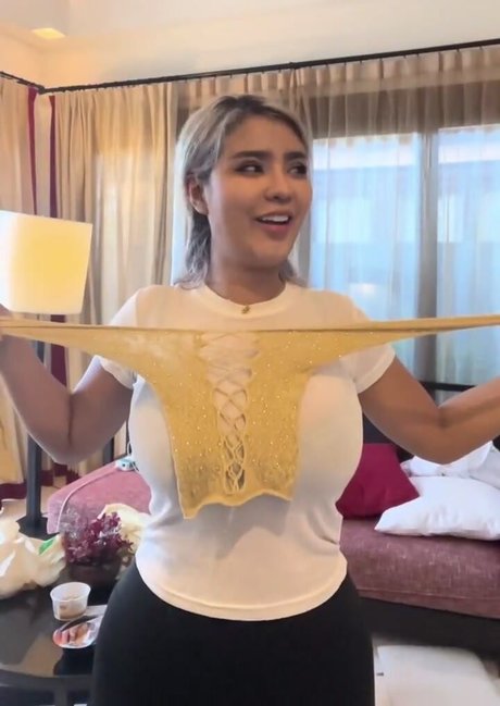 Noey Vanisa onlyfans nude