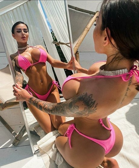 Alena Omovich onlyfans nide