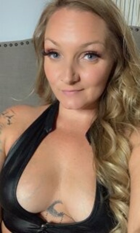 EmberJayne onlyfans porn leaked