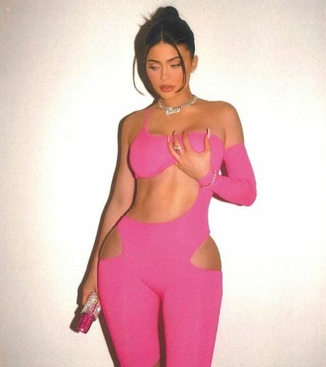 Kate Isobel Daisy onlyfans leaks.