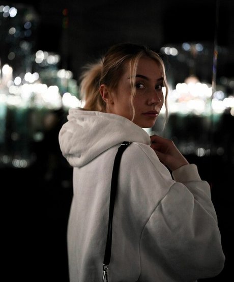 veylaneey nsfw onlyfans