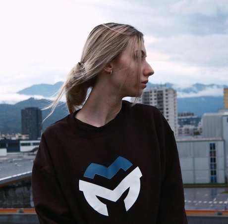 veylaneey only fans nudes