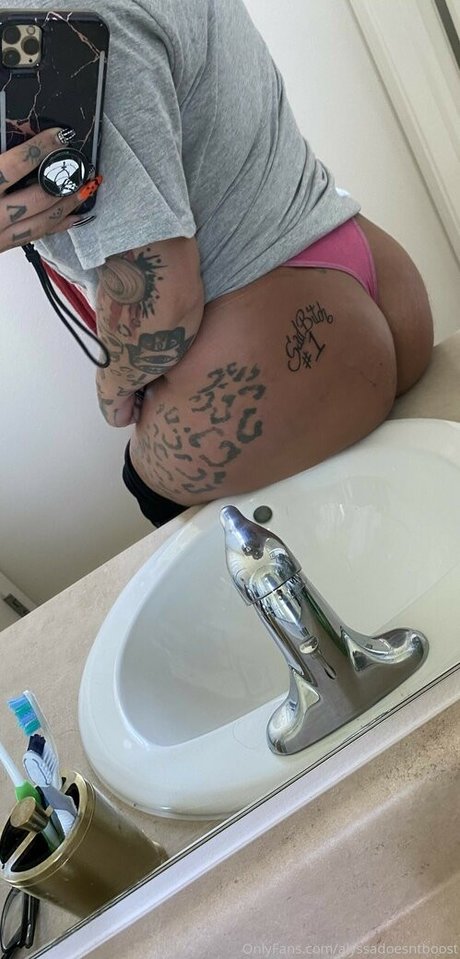 Alyssadoesntboost onlyfans