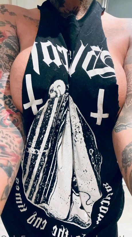 Alyssadoesntboost naked leaked onlyfans