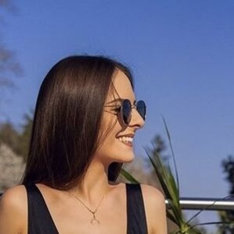 Julia Hofer onlyfans topless