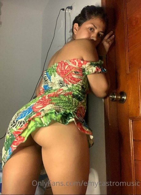 Emycastromusic naked onlyfans pics