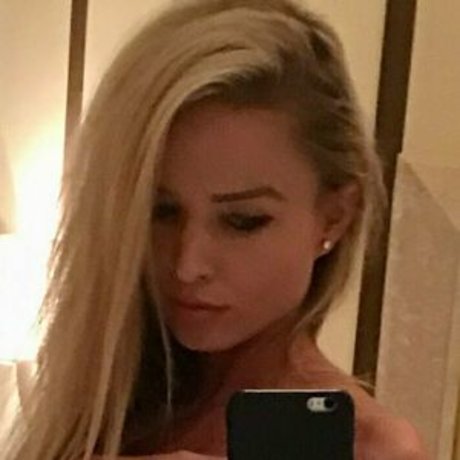 Kiss Kara onlyfans strip