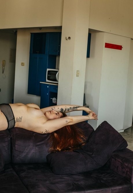 Lais Conter onlyfans striptease