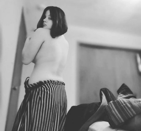 Croline Cpelri onlyfans lean