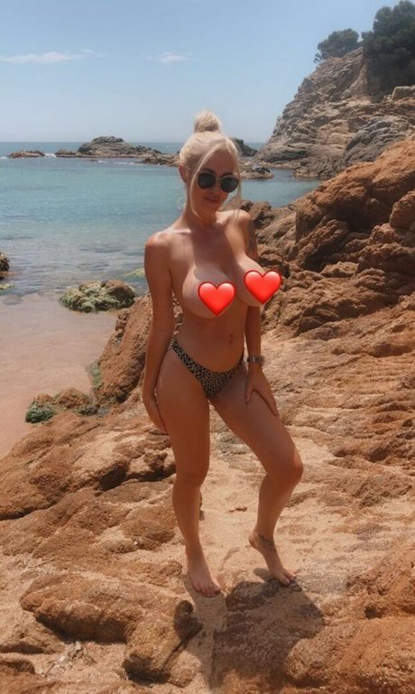 anna whitebunny onlyfans strip