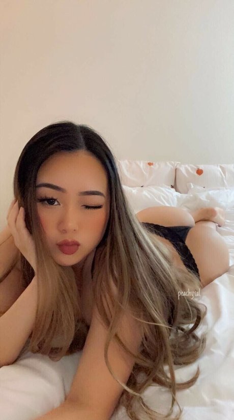 peachyval nude on onlyfans