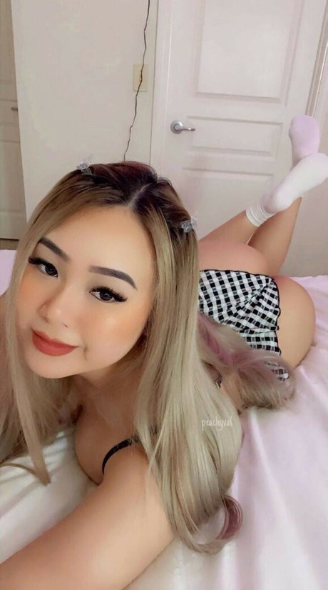 peachyval onlyfans leaked.