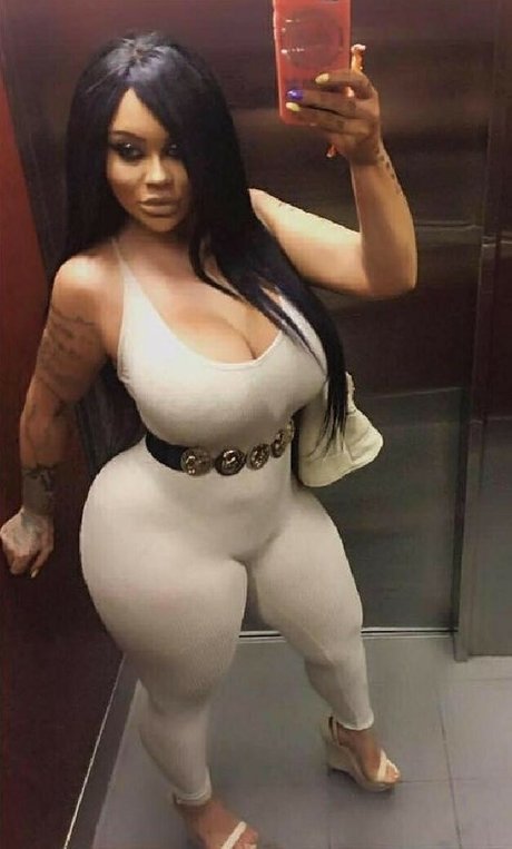 Boootystar only fans pic