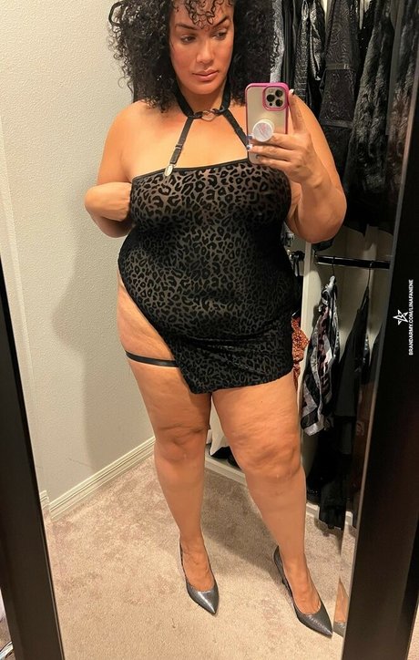 Nia Jax Lina Fanene porn onlyfans