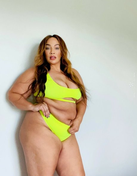 Nia Jax Lina Fanene nude leaks onlyfans