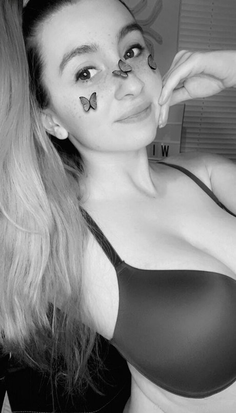 KylieeOW onlyfans page