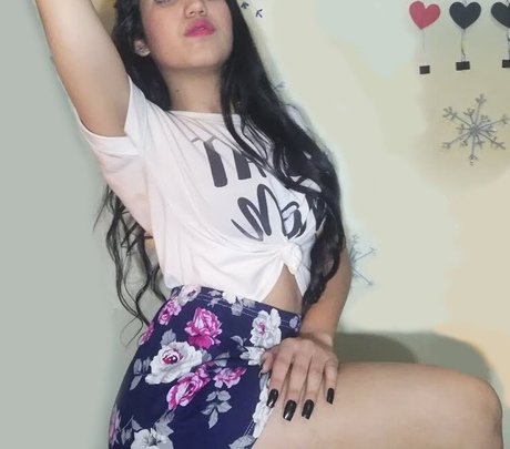 Elis Scratching ASMR onlyfans strip tease