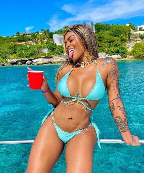 Lais Oliveira onlyfans nudes leak