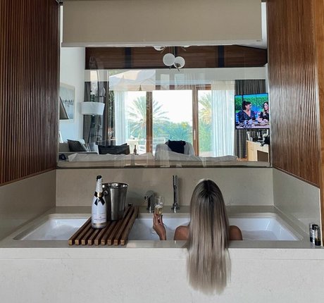 Mishel Zabelman only fans.