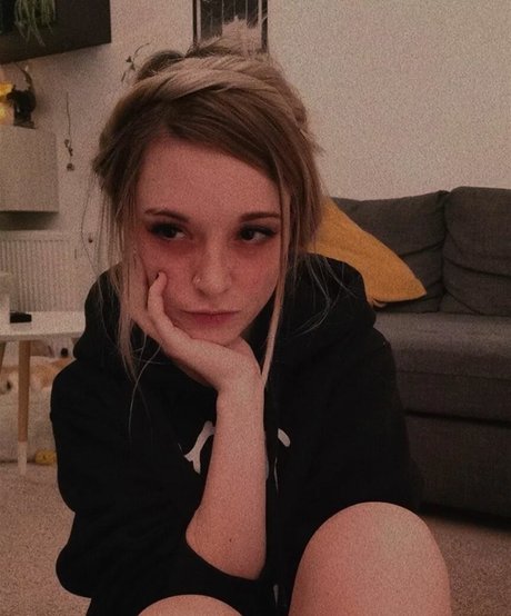 blonde shower onlyfans hot shot