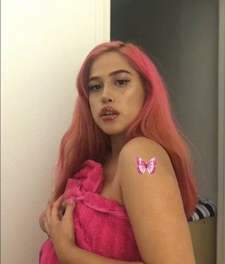 LaMoneyDiosa onlyfans striptease