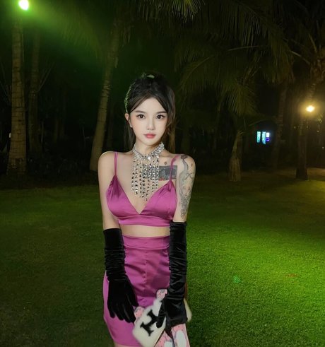 tallgirl onlyfans hot porn self-portrait