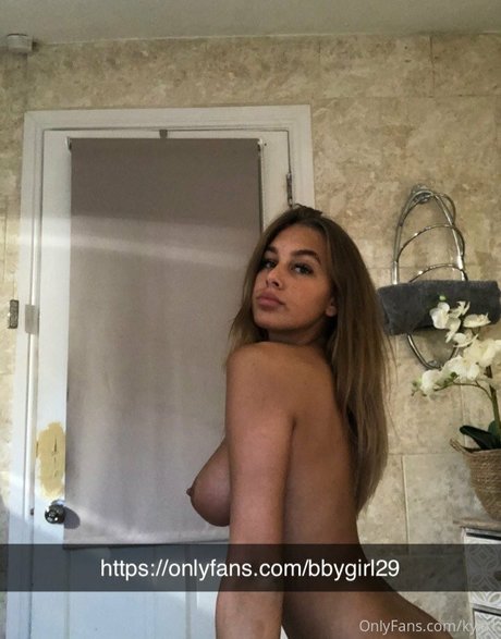 Kyia Peters Basildon onlyfans leaked.