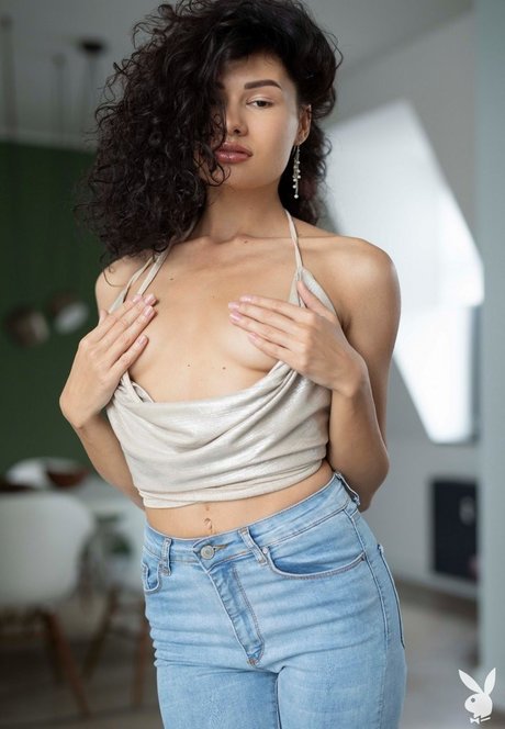 Layla Balan onlyfans striptease