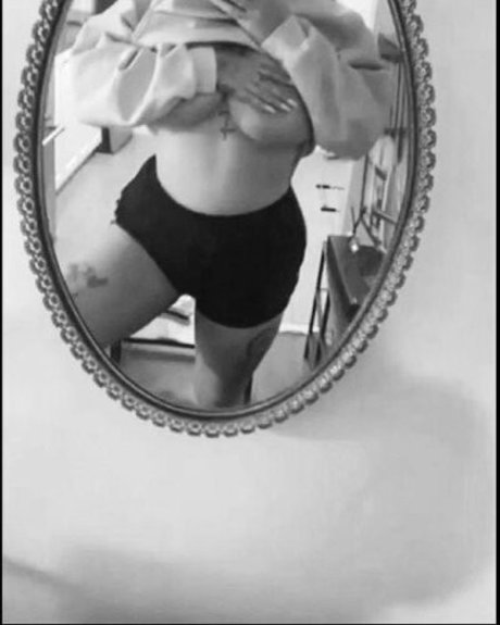 melonsandtatts onlyfans images