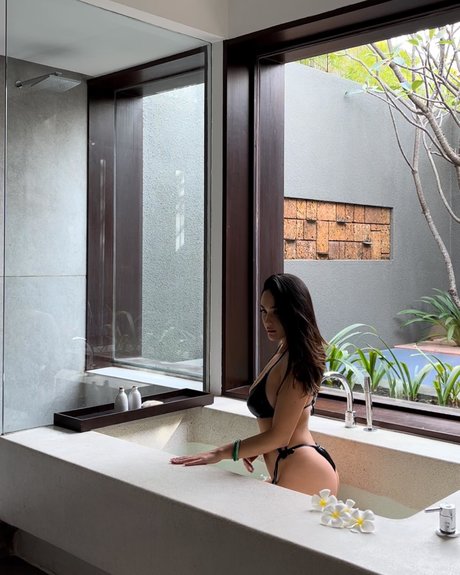 Jasmine Santos nude leak onlyfans