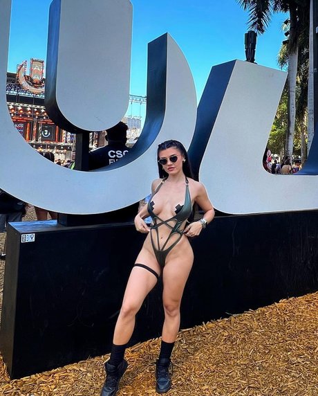 Eceozbudak onlyfans nude pics