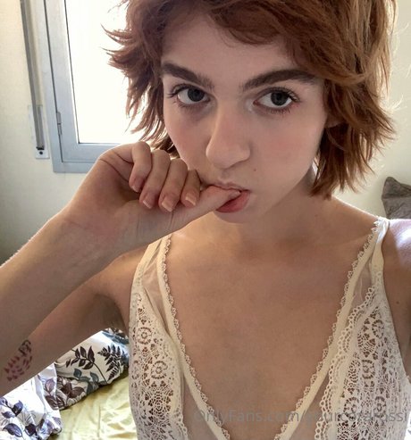 Cora Rossi only fans photos