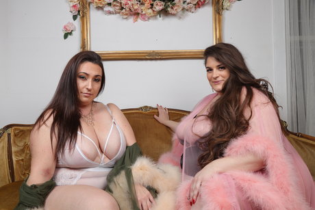 Amber Nova nude only fans