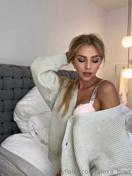 Alexa Breit nude only fans leaks